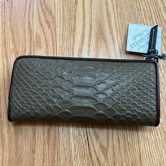New! Dooney & Bourke embossed leather mushroom color Wallet. - Picture 2 of 10